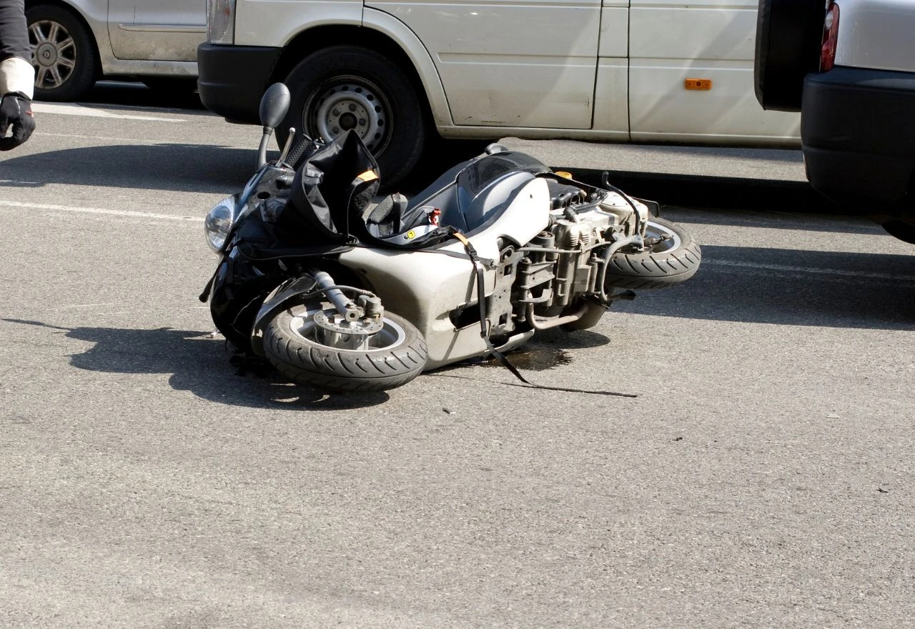 Motociklist teško ozlijeđen u prometnoj nezgodi u Sretnicama
