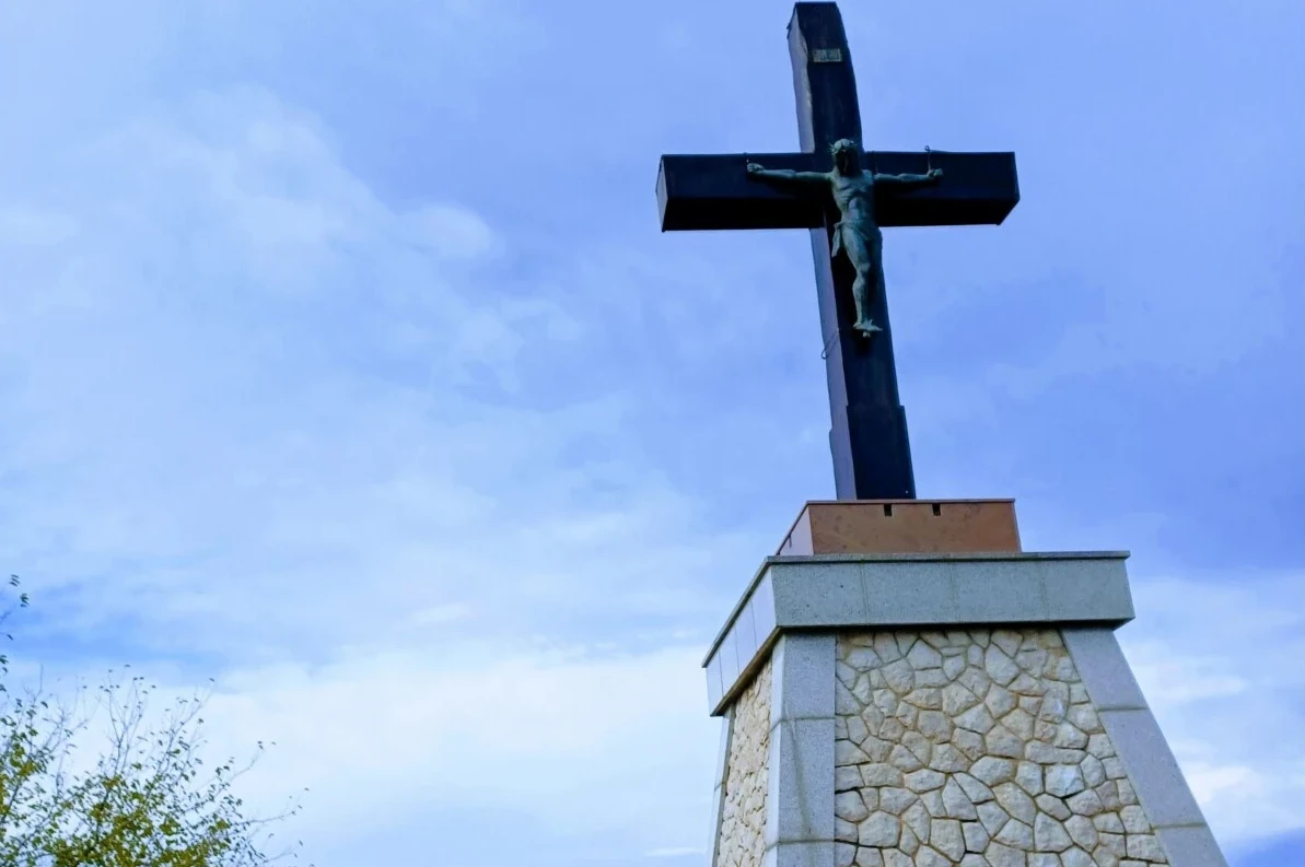 Najveći i najteži drveni križ u Europi nalazi se na Krku u Hrvatskoj