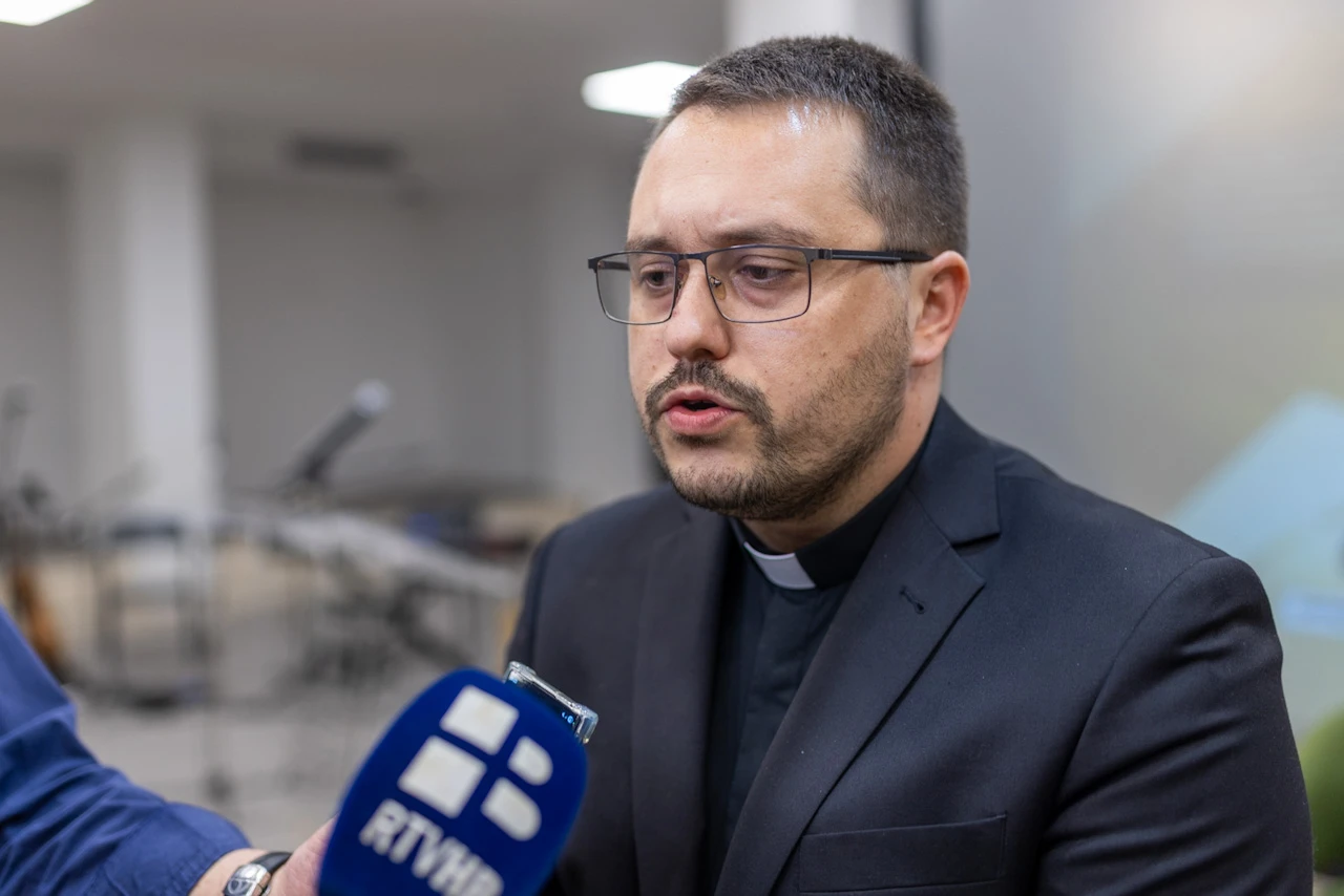 Predstavljena je knjiga don Bojana Ivešića