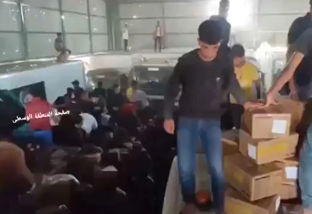 VIDEO | Gladni građani Gaze provalili u skladište hrane, dvije osobe poginule
