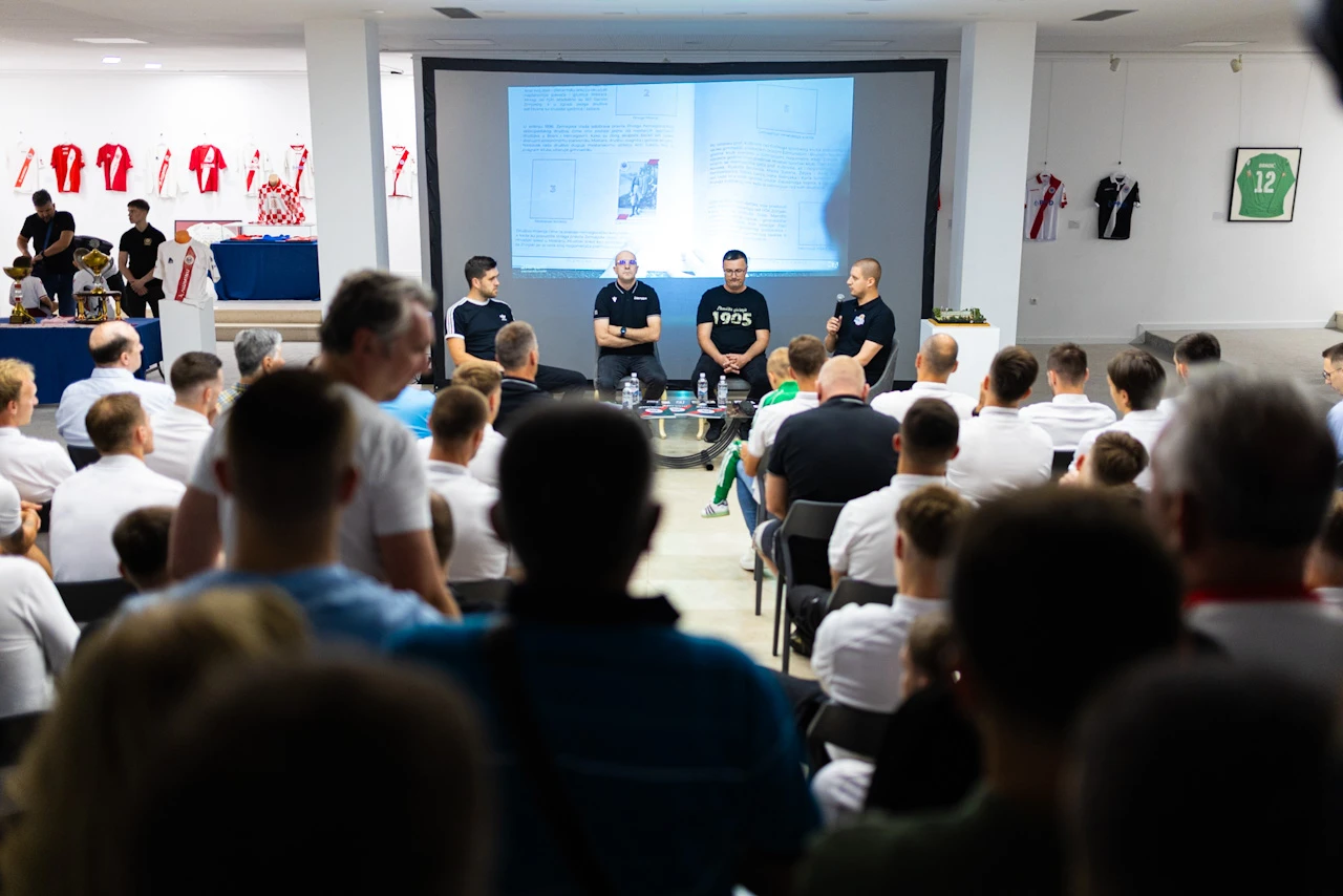 FOTO | ''Moj identitet'' – promoviran novi album koji slavi povijest HŠK Zrinjski Mostar