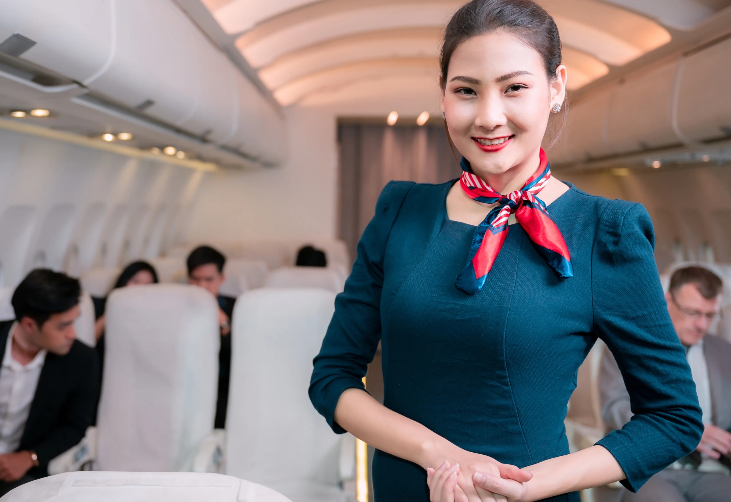 Crveni ruž u avionu: Sigurnosna mjera ili modni zahtjev?