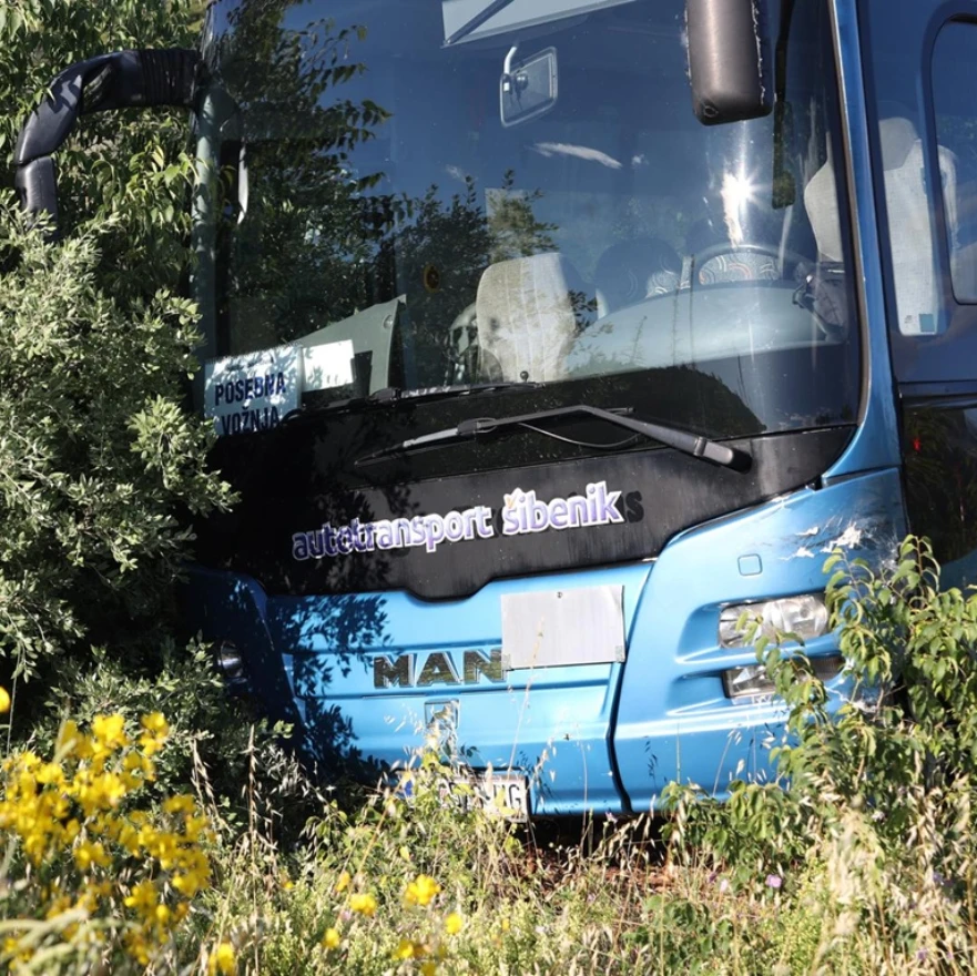 Autobus pun hrvatskih vojnika sletio s ceste kod Šibenika