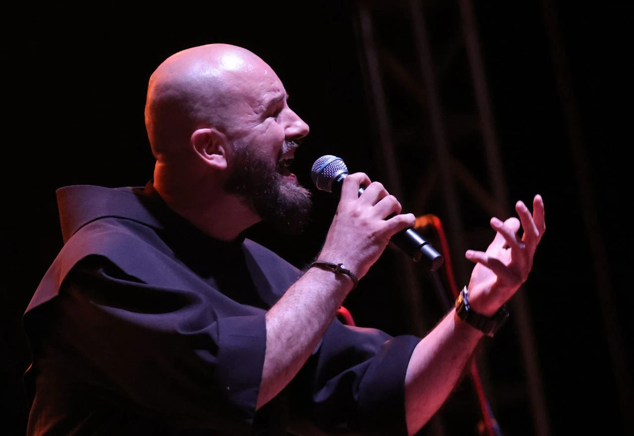 Na stadionu Pod Bijelim brijegom održan koncert ''Vjerujem 2025.'' – večer duhovne glazbe, zajedništva i humanosti