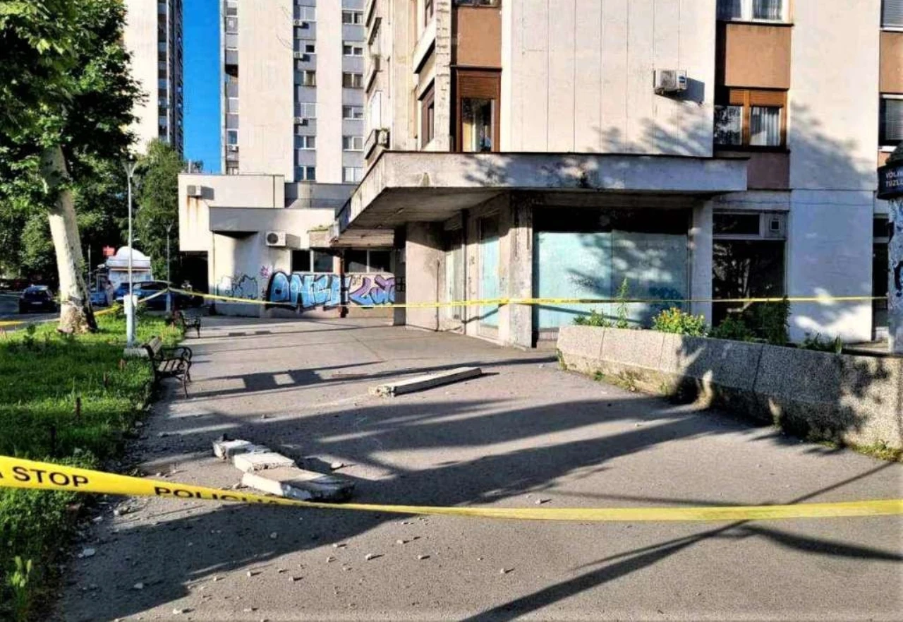 Balkonski stub sa zgrade pao na ulicu: Pukom srećom nitko nije ozlijeđen