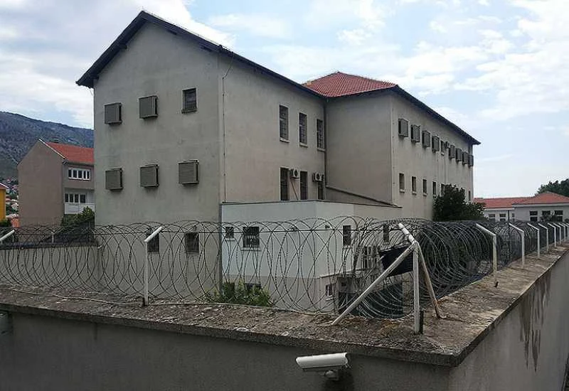Policija spriječila pokušaj ubacivanja droge dronom u KPZ Mostar