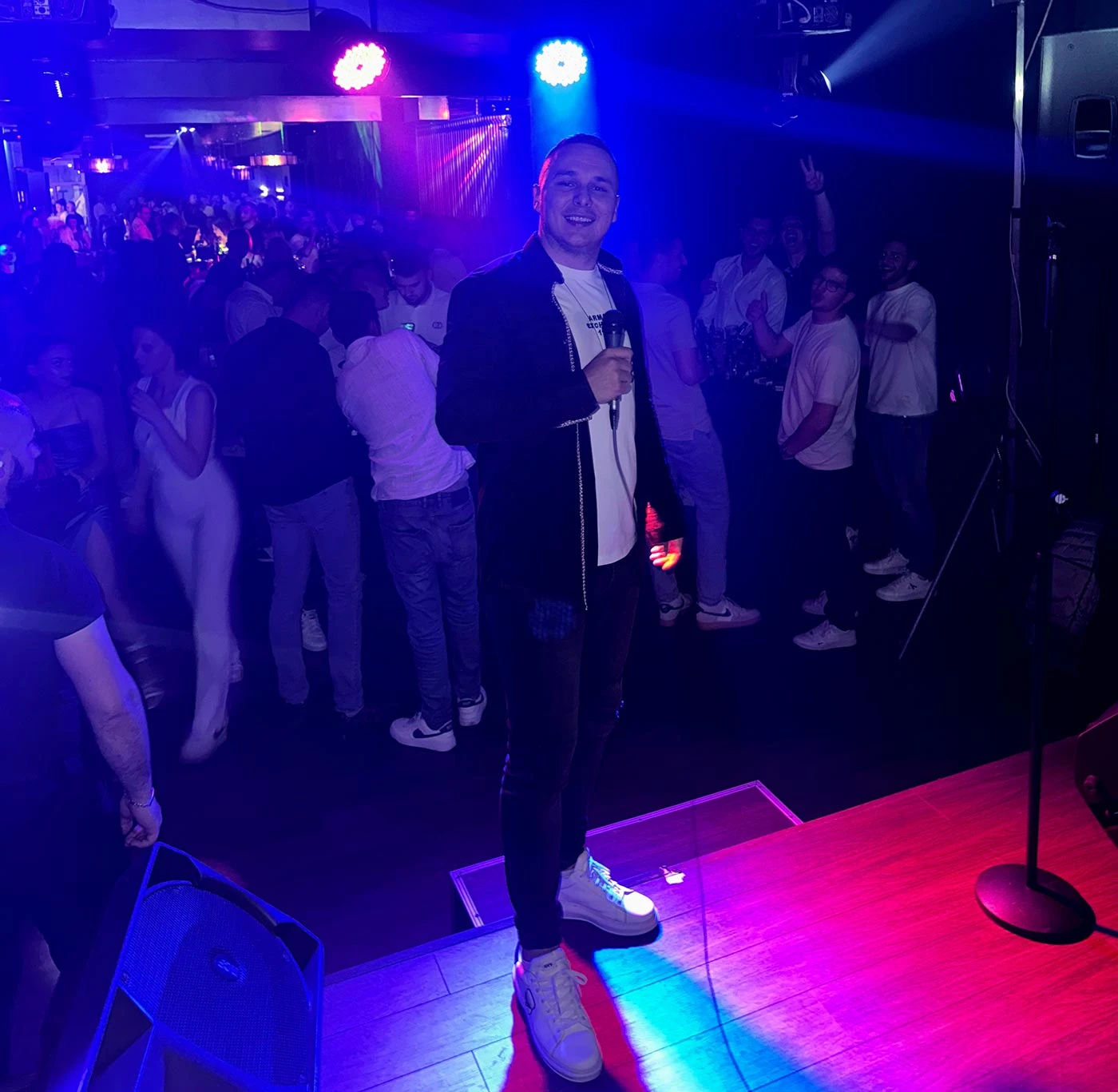 VIDEO | Emrah Emšo napunio Konjic – tražilo se mjesto više