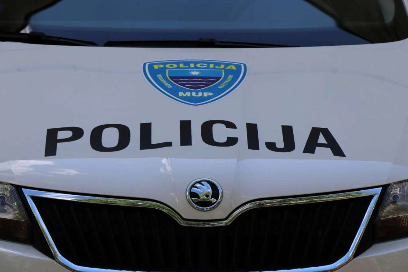 Prometna nesreća: Automobilom udario u rasvjetni stup