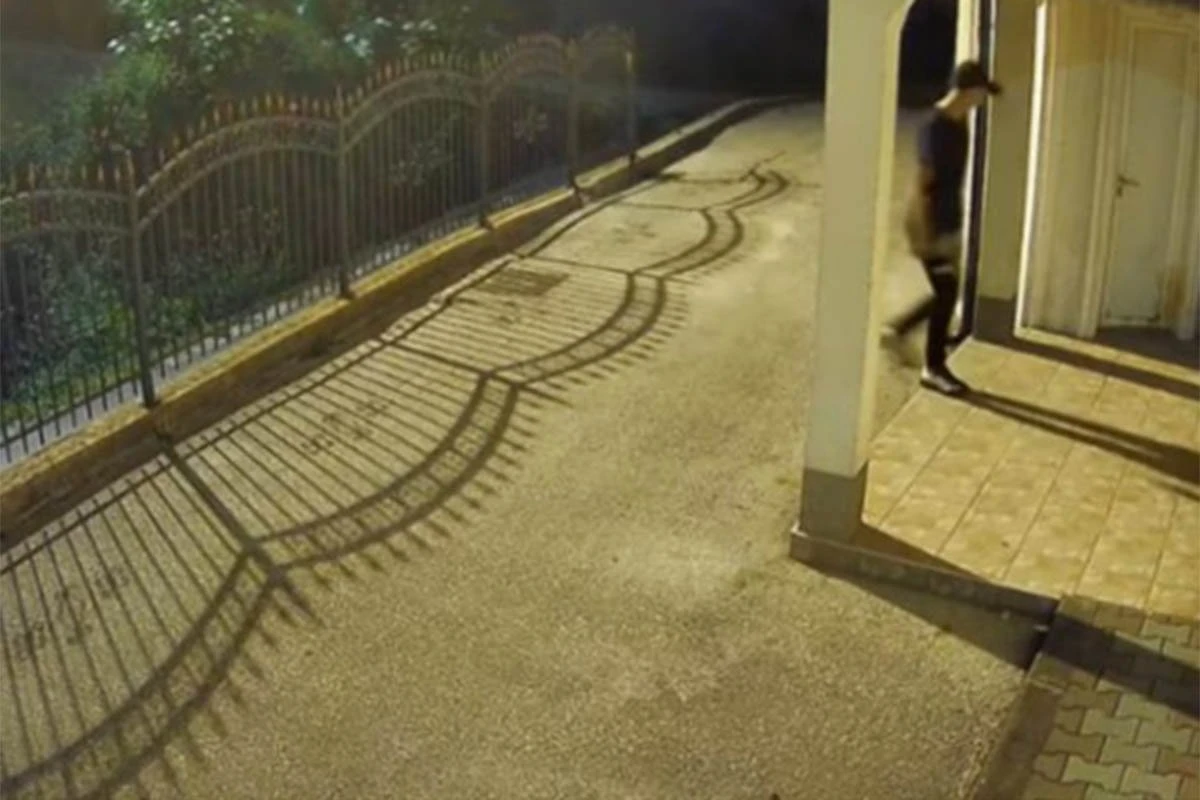 VIDEO: Nepoznati muškarac opljačkao džamiju