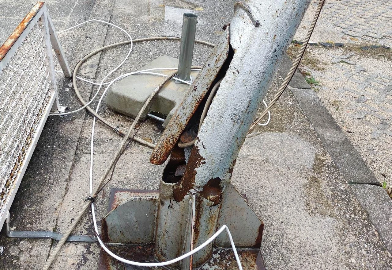 Nogometaš i električar: Liam Smith popravio rasvjetu i spasio utakmicu!