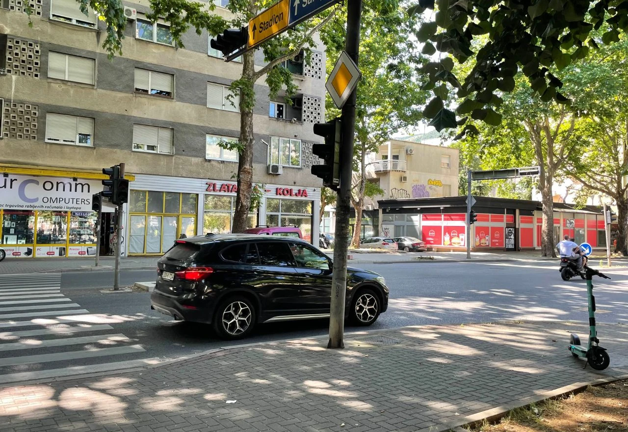 Pokvaren semafor kod Građevinske škole u Mostaru