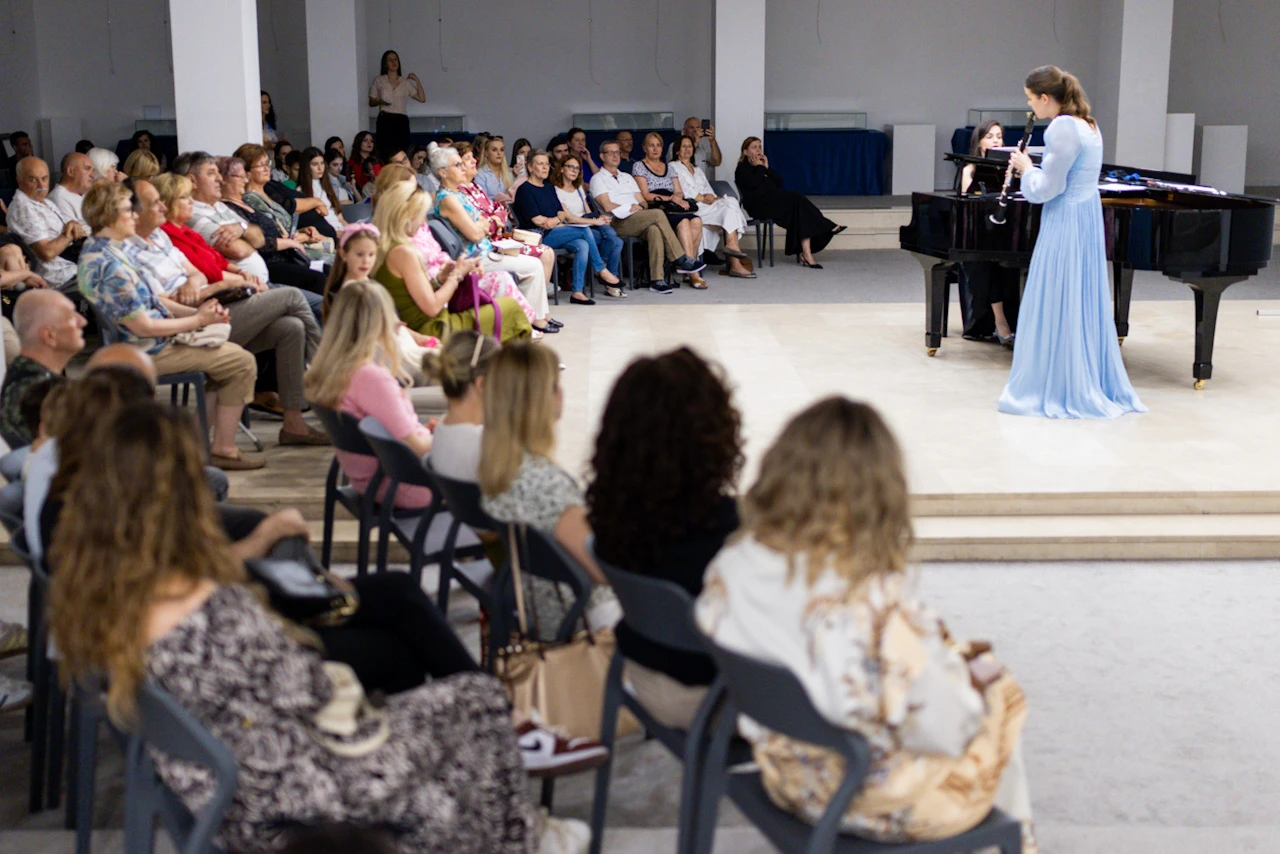 Klarinetistica Ema Šunjić nastupila u Galeriji kraljice Katarine