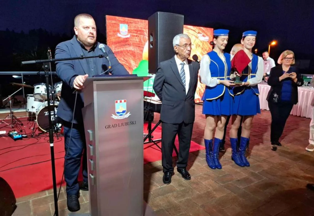 Ljubuški osvojio prestižnu nagradu ''Zlatna jabuka'' – prvo priznanje ove vrste u BiH