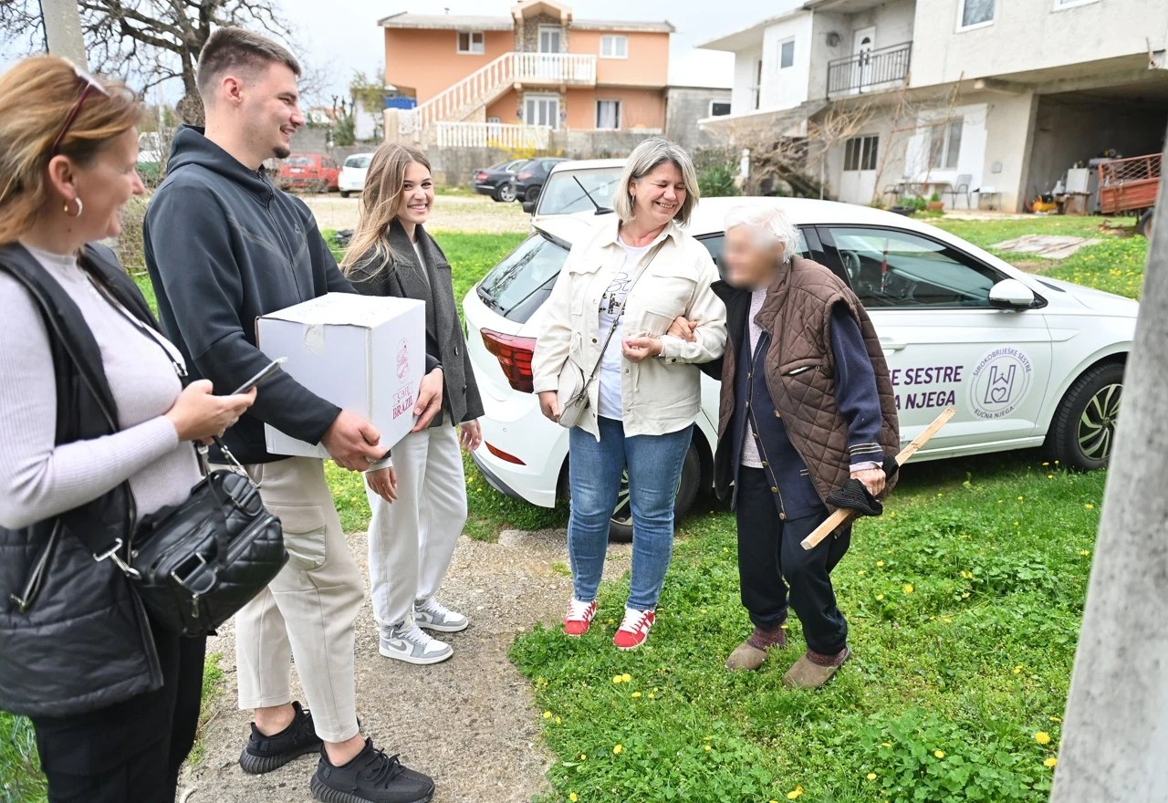 Više od tisuću kućnih posjeta i stotine osmijeha: Prva godina projekta 'Širokobriješke sestre'