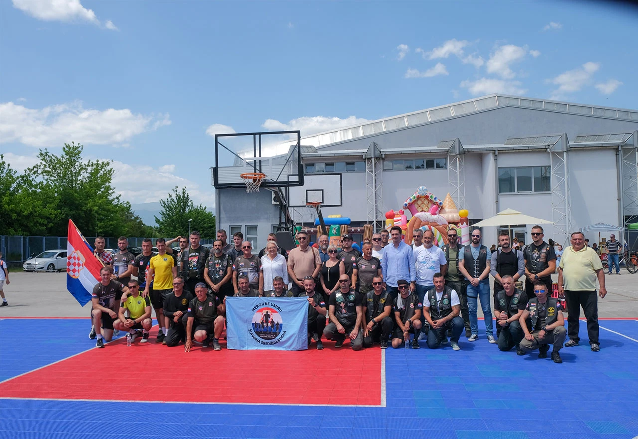 FOTO | Humanitarni turnir: Vitez gradi centar u čast najmlađim žrtvama rata