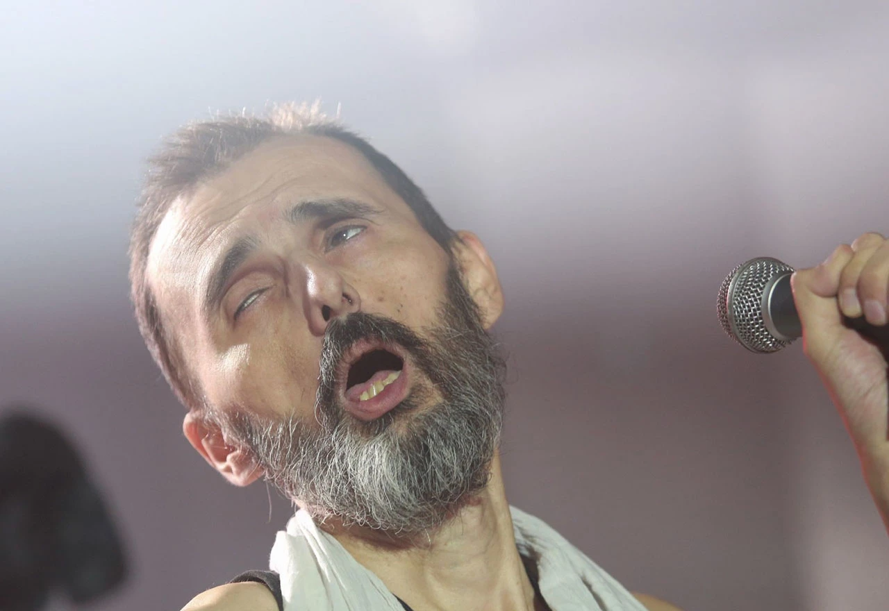 VIDEO | ''Ne mogu ja ovako svirat'!'' – Bare prekinuo koncert usred pjesme