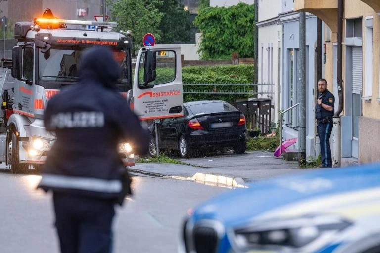 Automobilom se zaletio u skupinu ljudi, ozlijeđeno i njegovo dijete