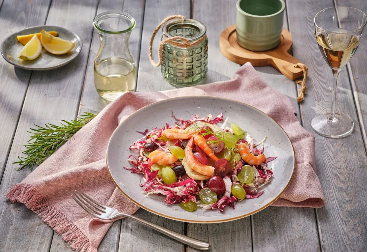Ova salata s kozicama, komoračem i grožđem je sve što vam treba ovog ljeta