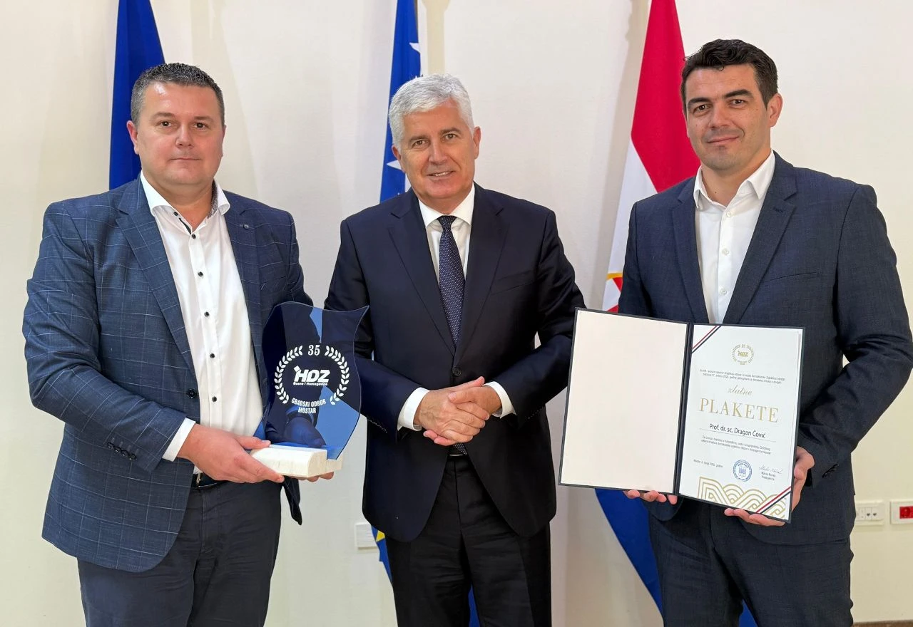 Čović primio plaketu kao doprinos HDZ-u Mostar
