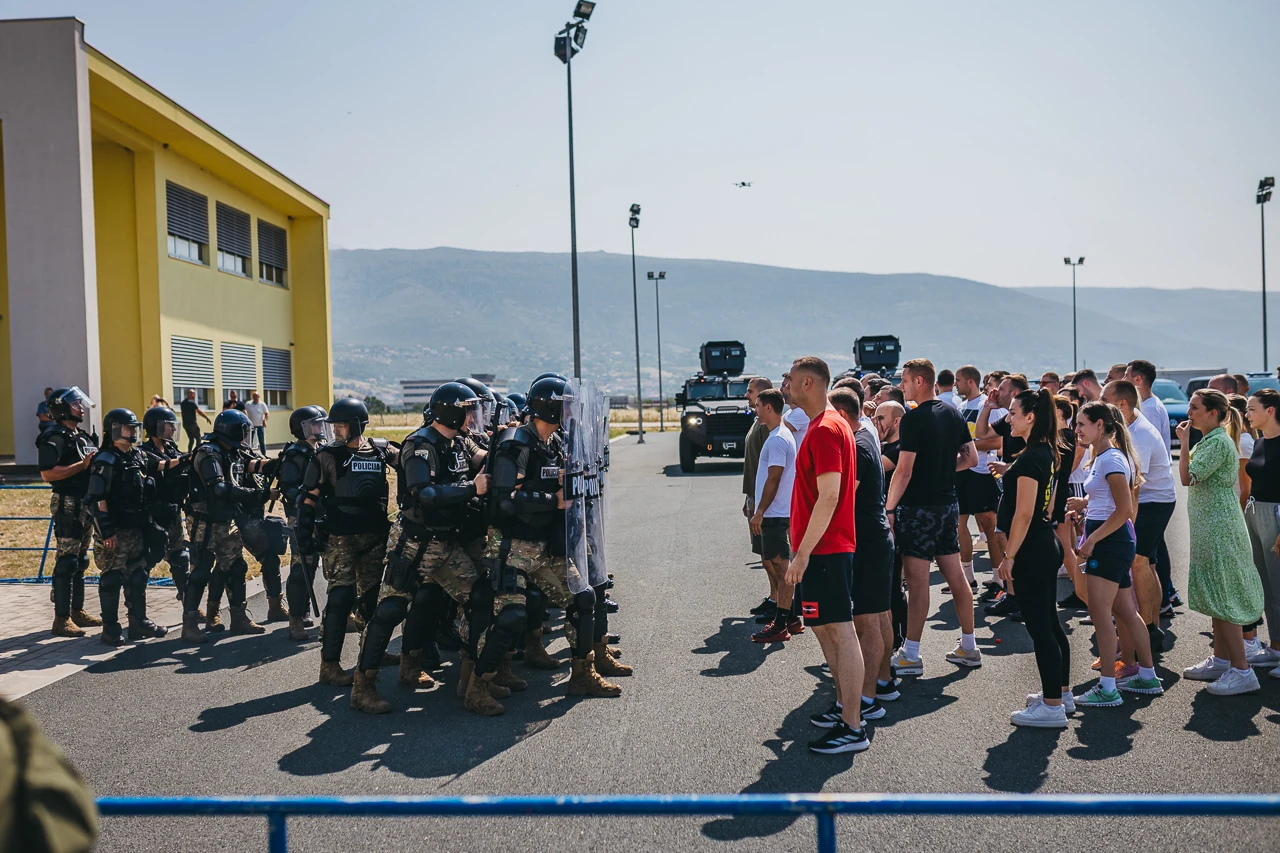 FOTO/VIDEO | Mostar: Policija uvježbavala kontrolu mase