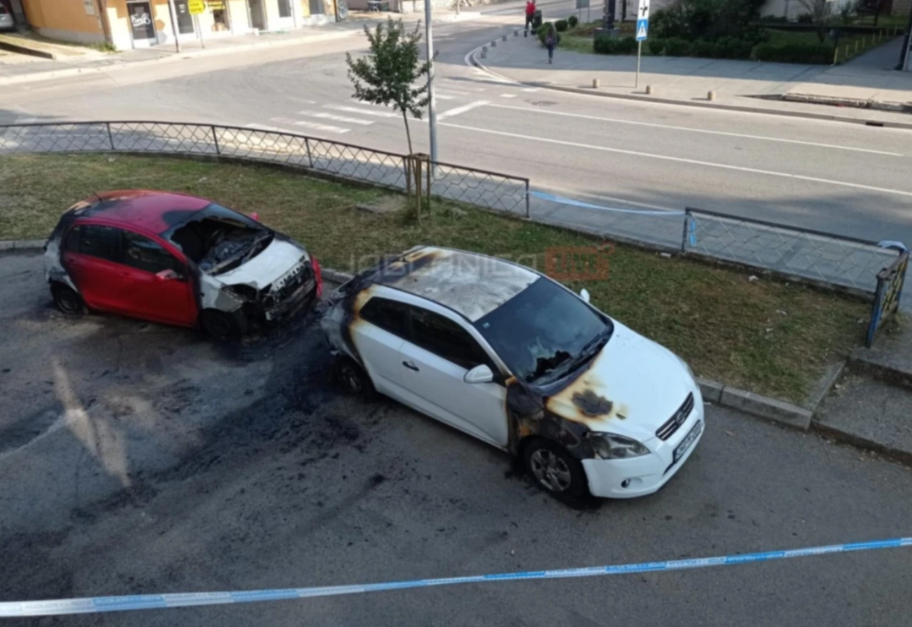 Zapaljena dva automobila u Jablanici