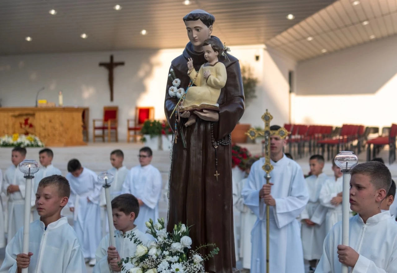 Veliki broj hodočasnika iz cijele Hercegovine kreće prema Ljubuškom