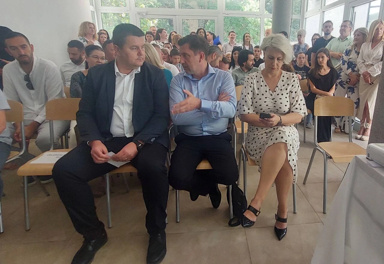 FOTO | Novo ruho Treće osnovne škole: Grad uložio oko milijun i pol KM