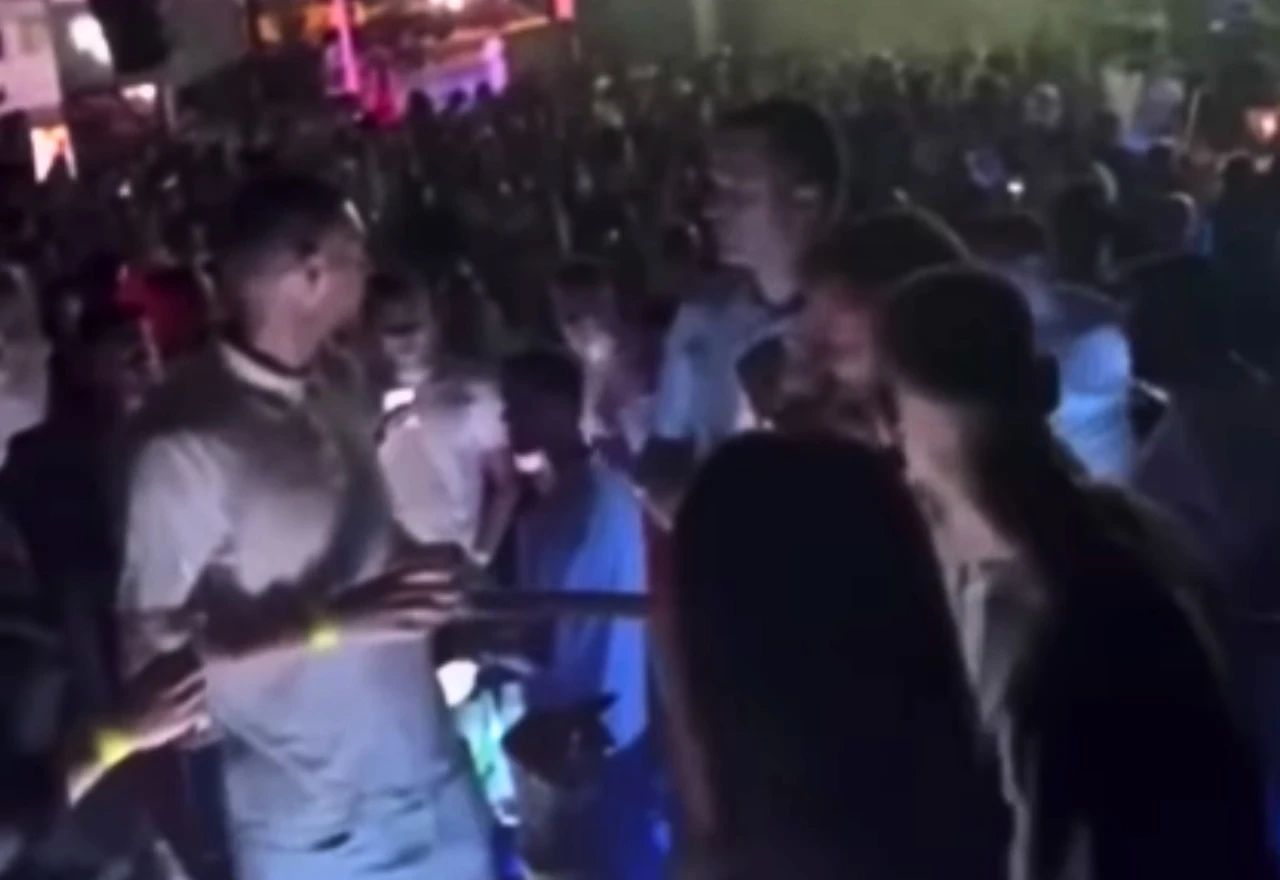 VIDEO | Džeko u klubu u Mostaru, na ekranu prikazali njegove golove