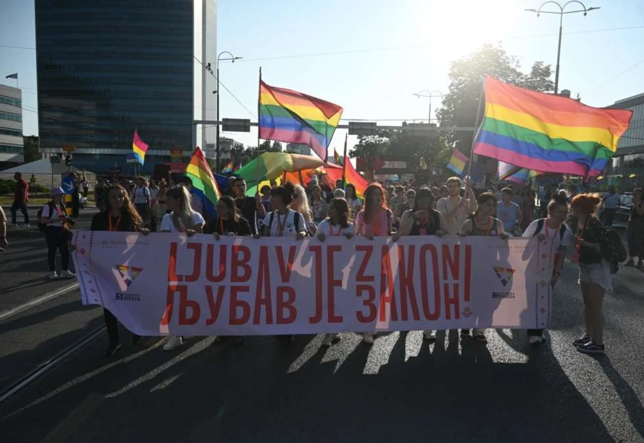 FOTO | Evo kako je izgledala šesta bh. Povorka ponosa i za šta se zapravo "šeta"