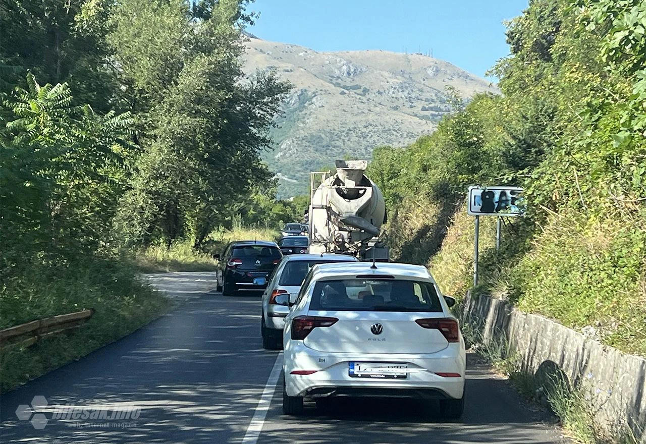 Zbog nesreće u Vrapčićima nastao prometni kolaps na M-17
