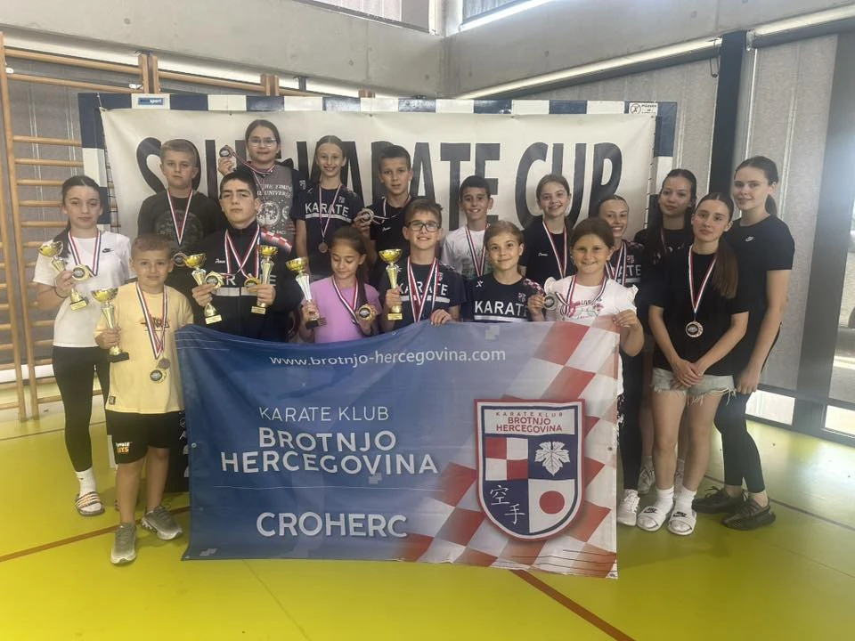 Karate klub Brotnjo se iz Splita vraća s 20 medalja