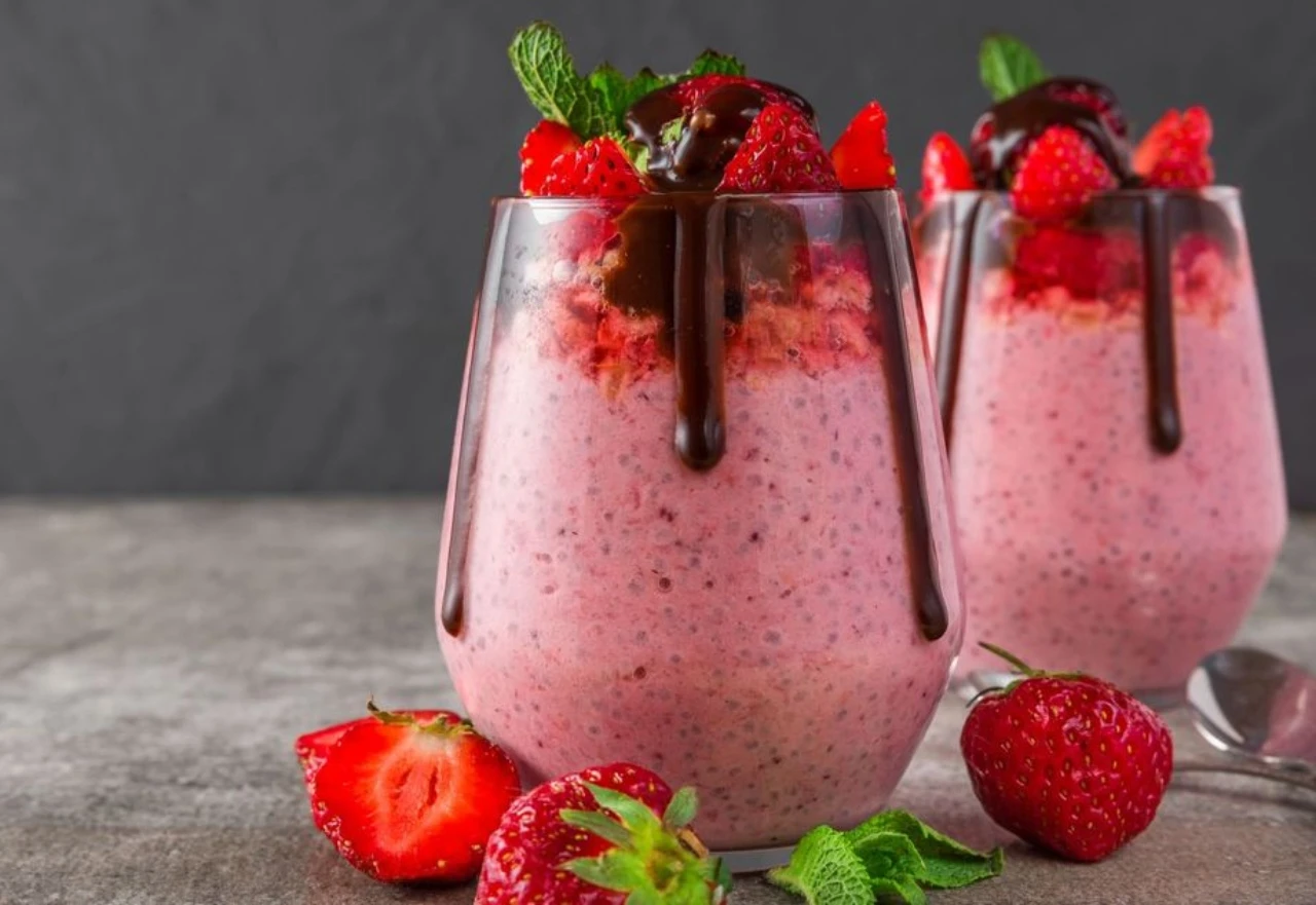 Chia puding s jagodama i čokoladom