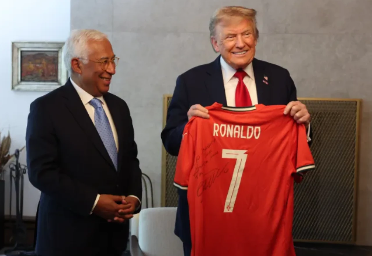 Ronaldo darovao Trumpu dres s jasnom porukom: "Igramo za mir"