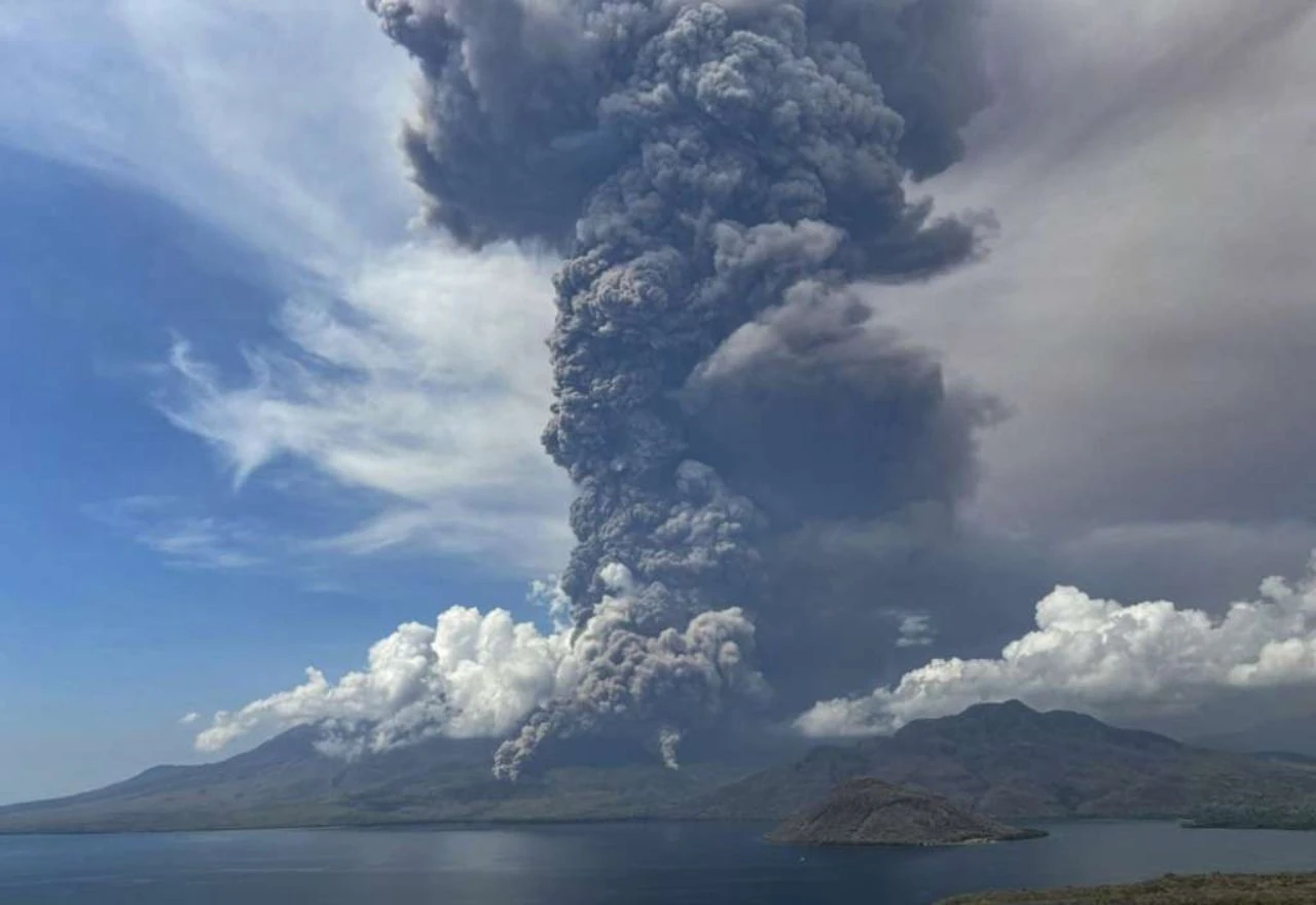 Erupcija vulkana zaustavila letove na Bali: Pepeo blokirao zračni promet