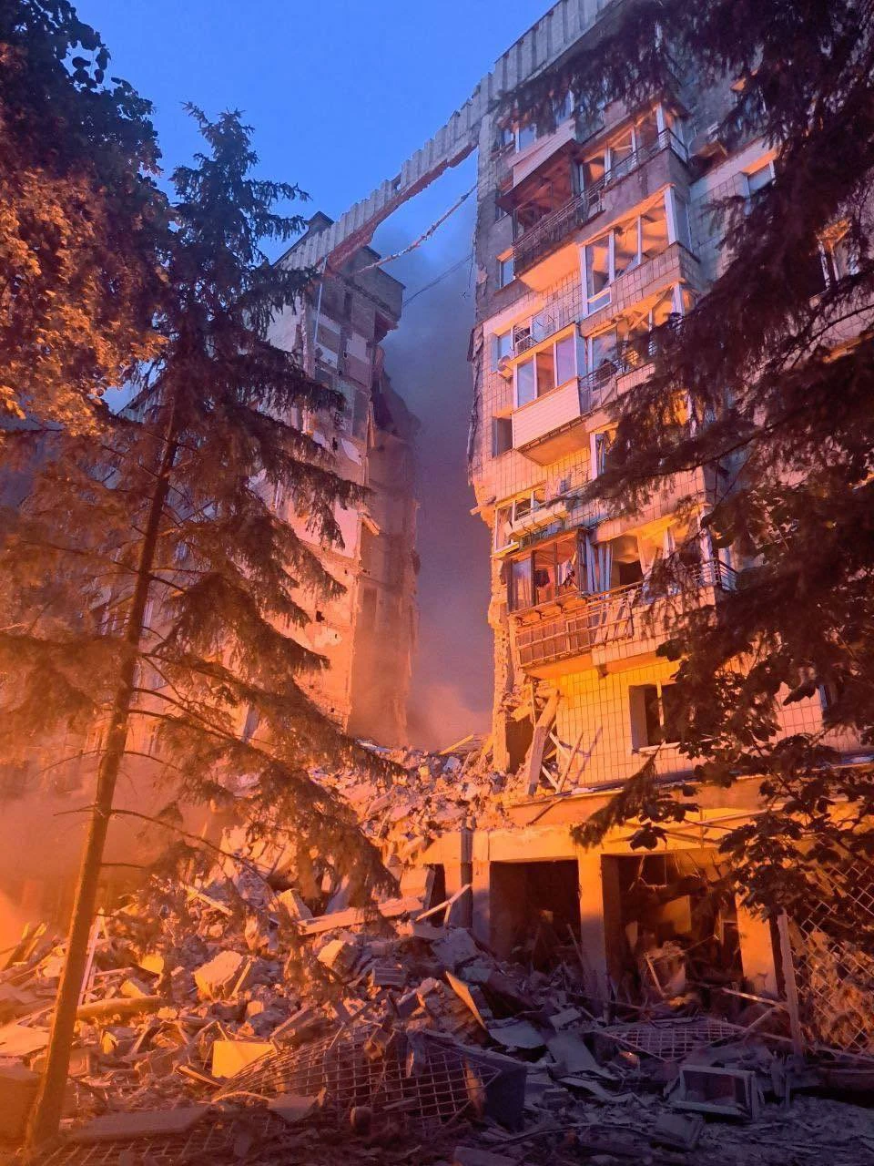 Srušena zgrada u Kijevu nakon pogotka ruskog drona