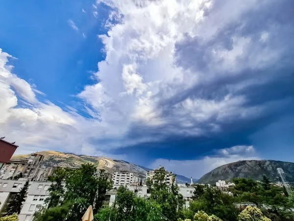 Na nebu iznad Mostara se pojavio neobičan meteorološki fenomen