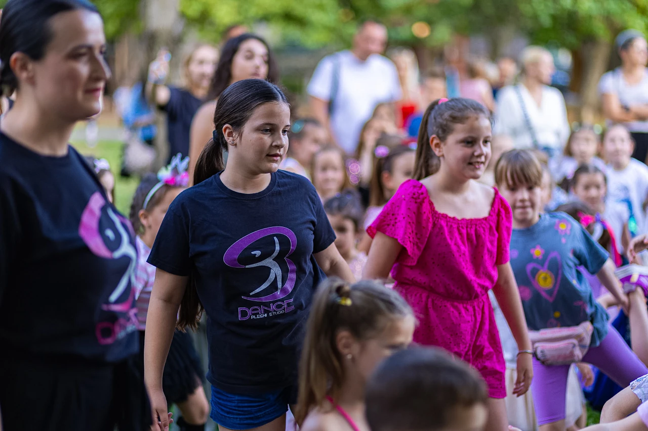 Mini Disco u Zrinjevcu rasplesao mostarske mališane