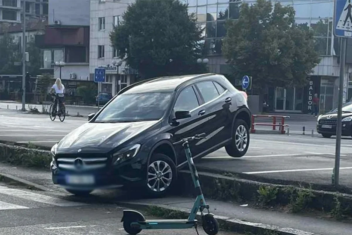 Banja Luka: Automobil ''spao'' s parkinga