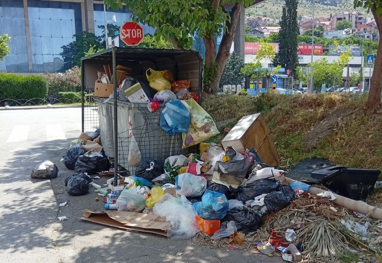 Mostar: Komunalno zbog kvarova ne može odvoziti smeće