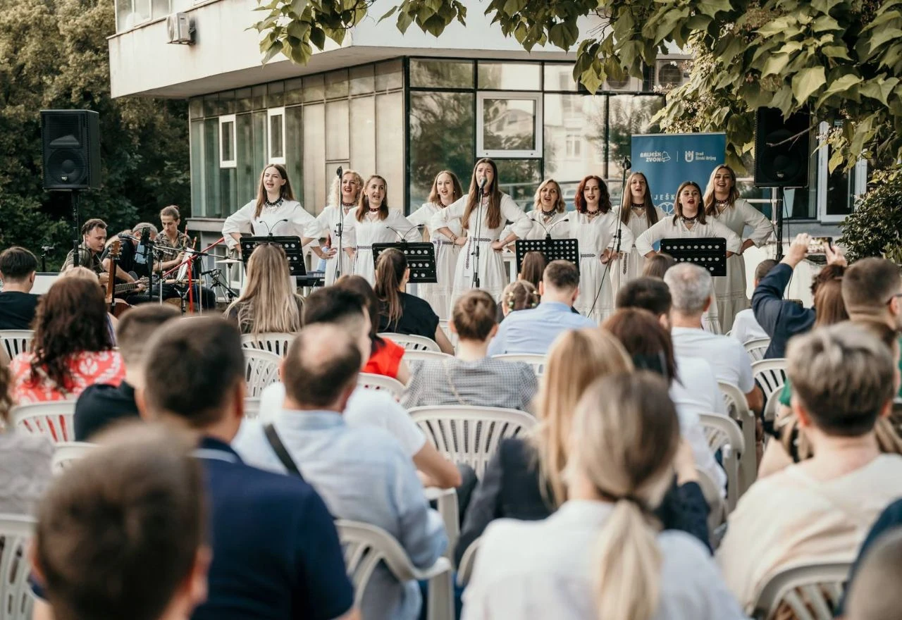 Čuvarice oduševile Široki Brijeg koncertom pod otvorenim nebom