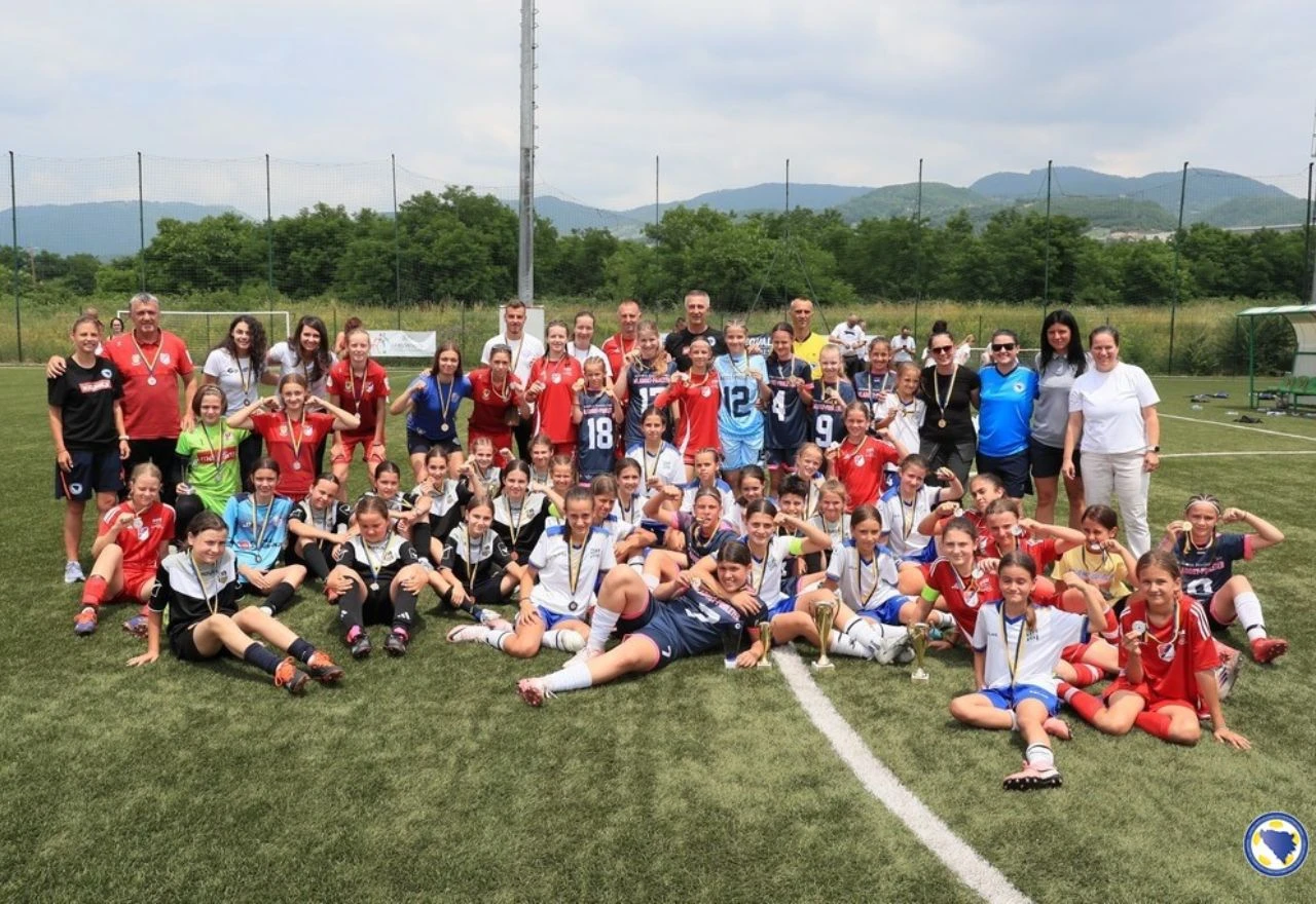 Veliki uspjeh za male nogometašice: Interove pionirke brončane