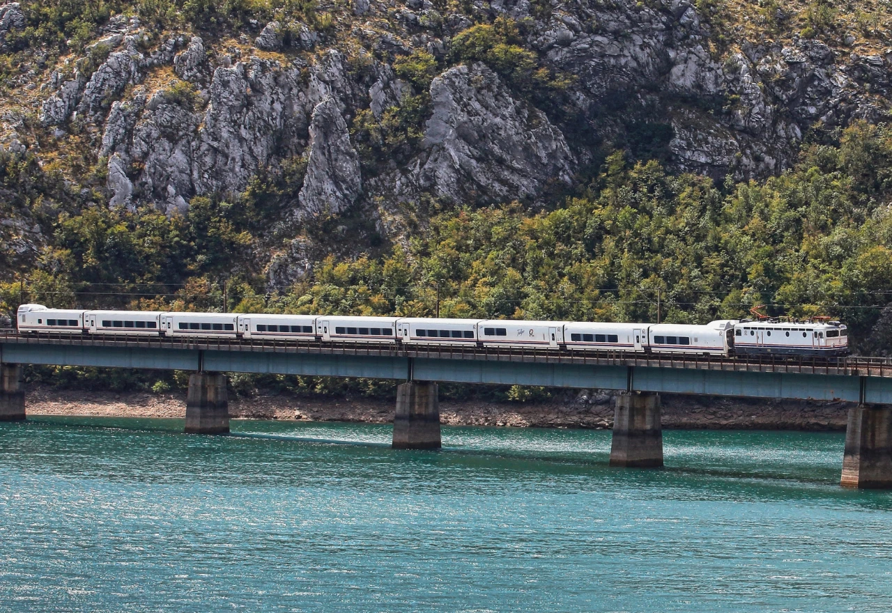 Od 27. lipnja vozi sezonski vlak Sarajevo-Ploče, poznata i cijena karata