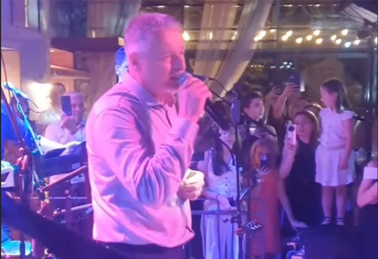 Vjenčanje sina Željke Markić u Mostaru: Mladencima pjevao Thompson