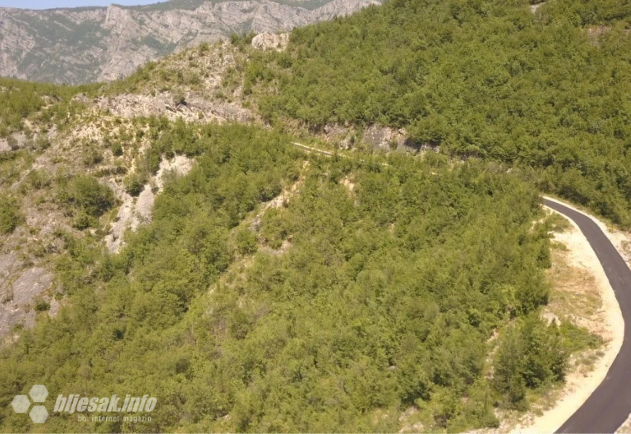 Asfaltira se makadamska prometnica između Vrdi i Drežnice