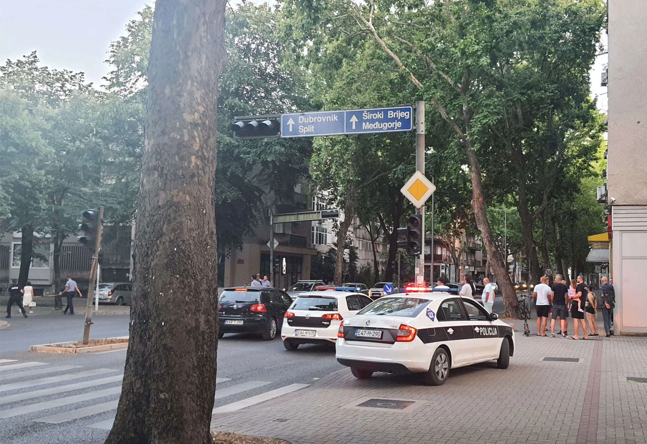 FOTO | Opet sudar kod Građevinske škole, semafori ponovno ne rade