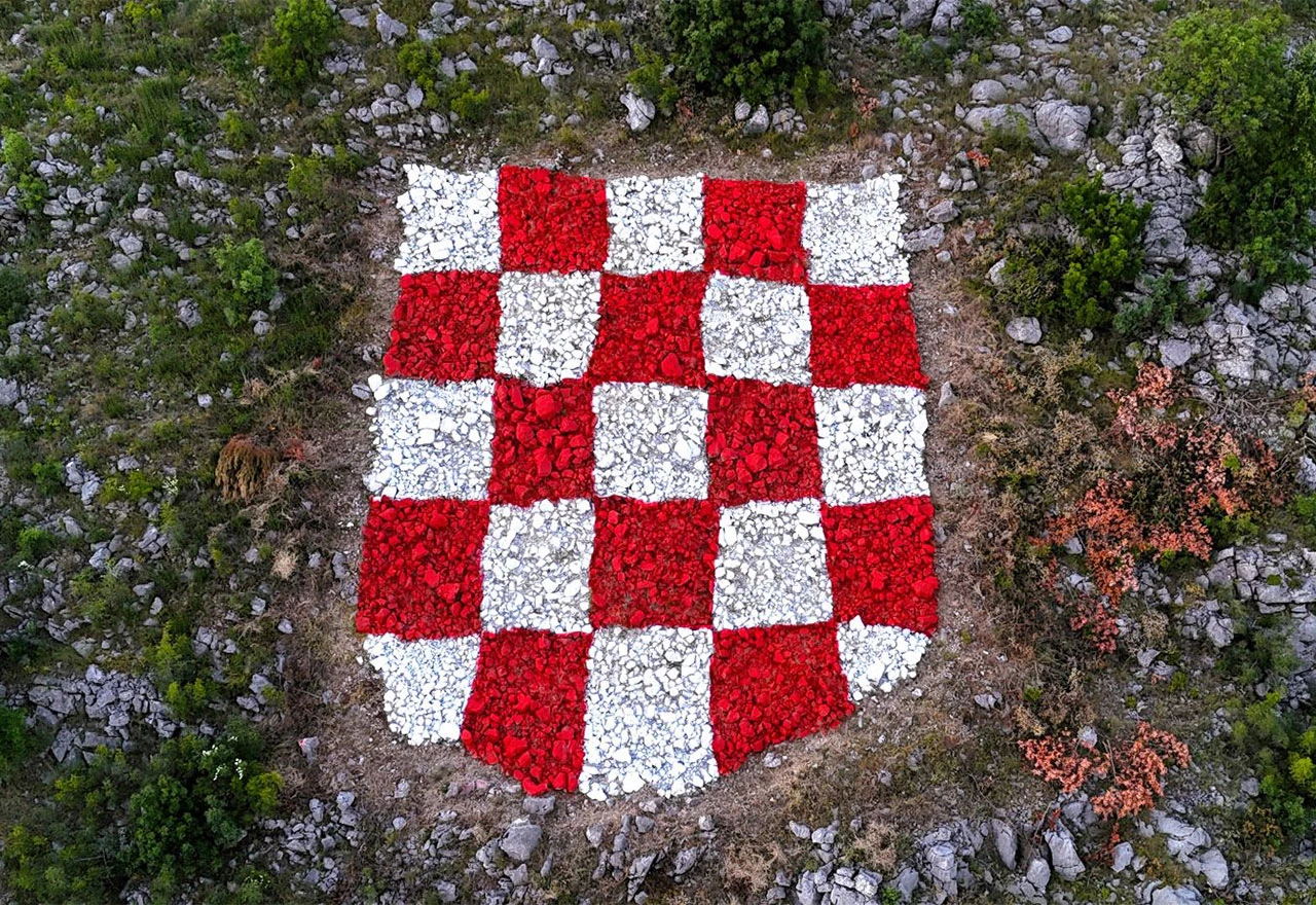 FOTO | Srce Širokog ponovo kuca: Grb na Ciganskom brdu vratio sjaj