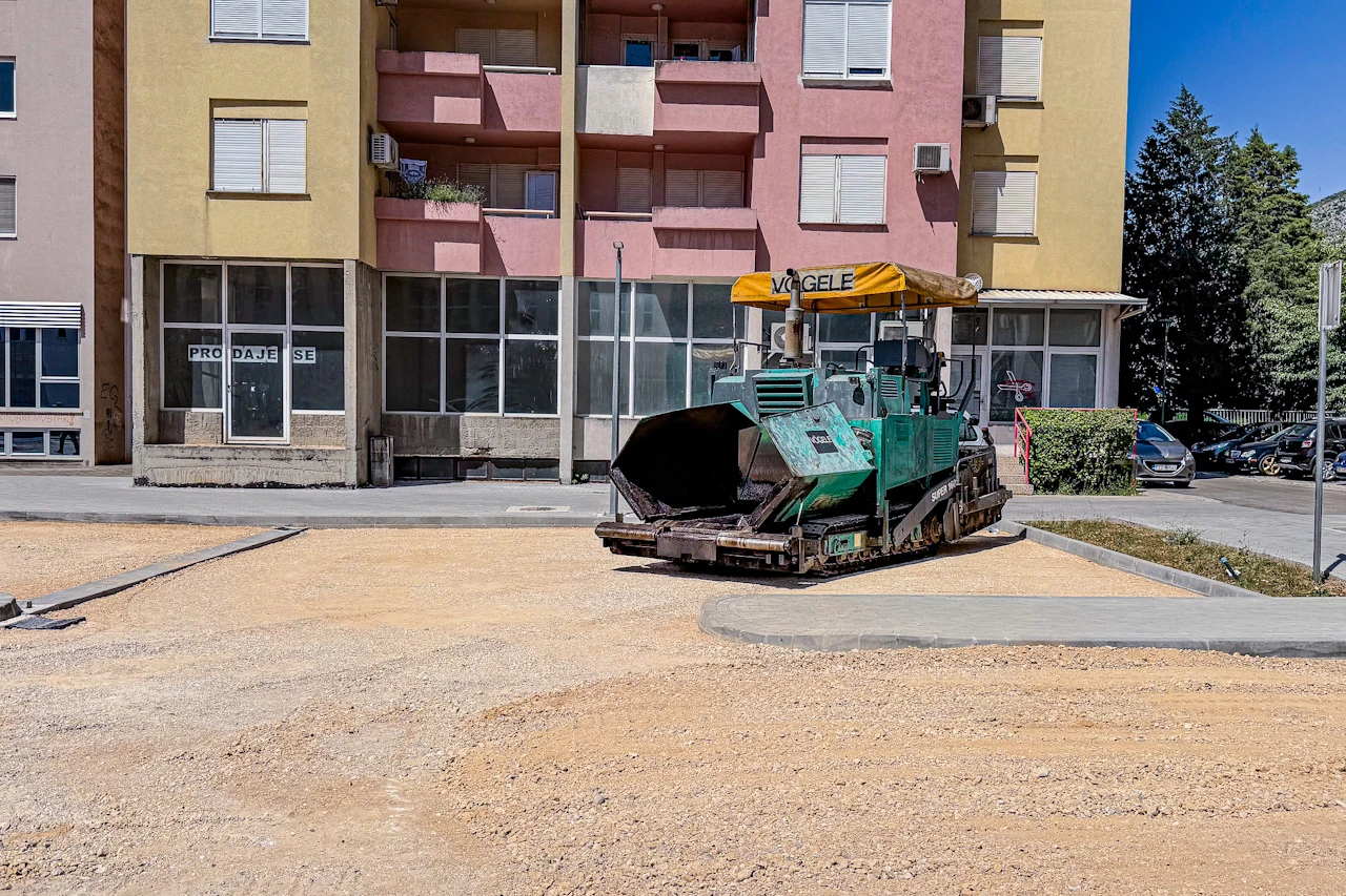 Parking u mostarskom naselju Centar 2