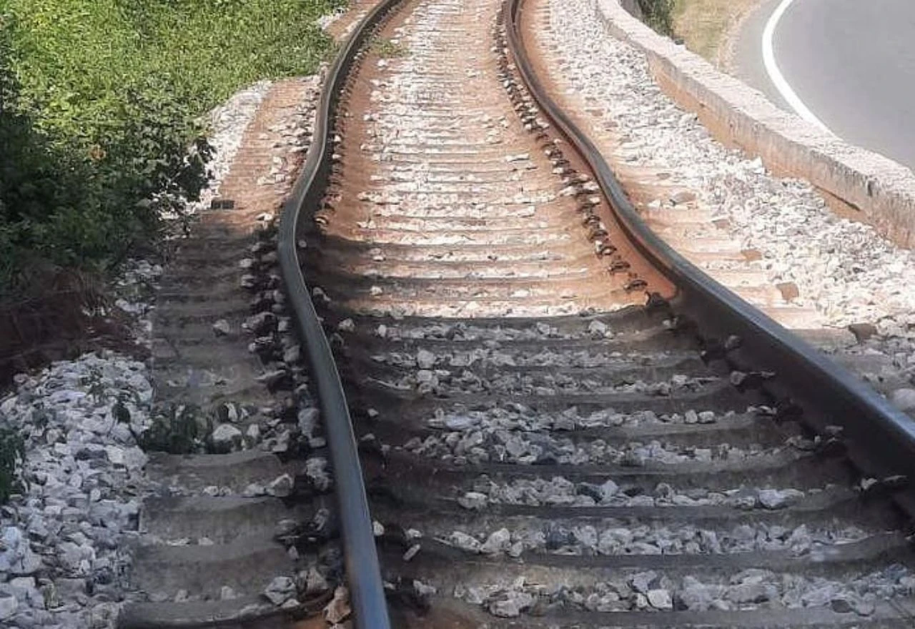Visoke temperature uzrokuju deformacije kolosijeka: Obustavljanje prometa između Banja Luke i Čelinca