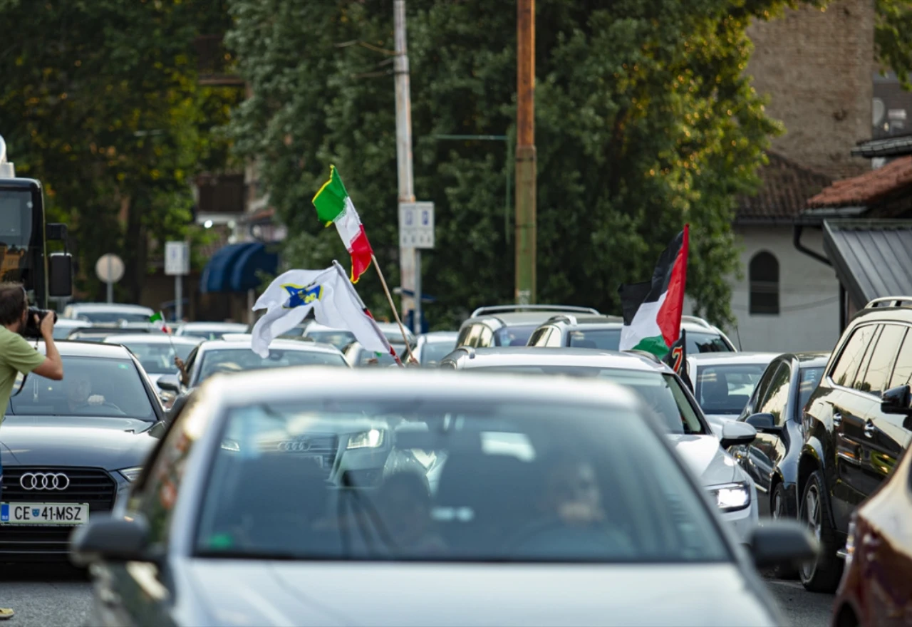 FOTO | Podrška iz Sarajeva: Automobili u koloni za Iran i Palestinu
