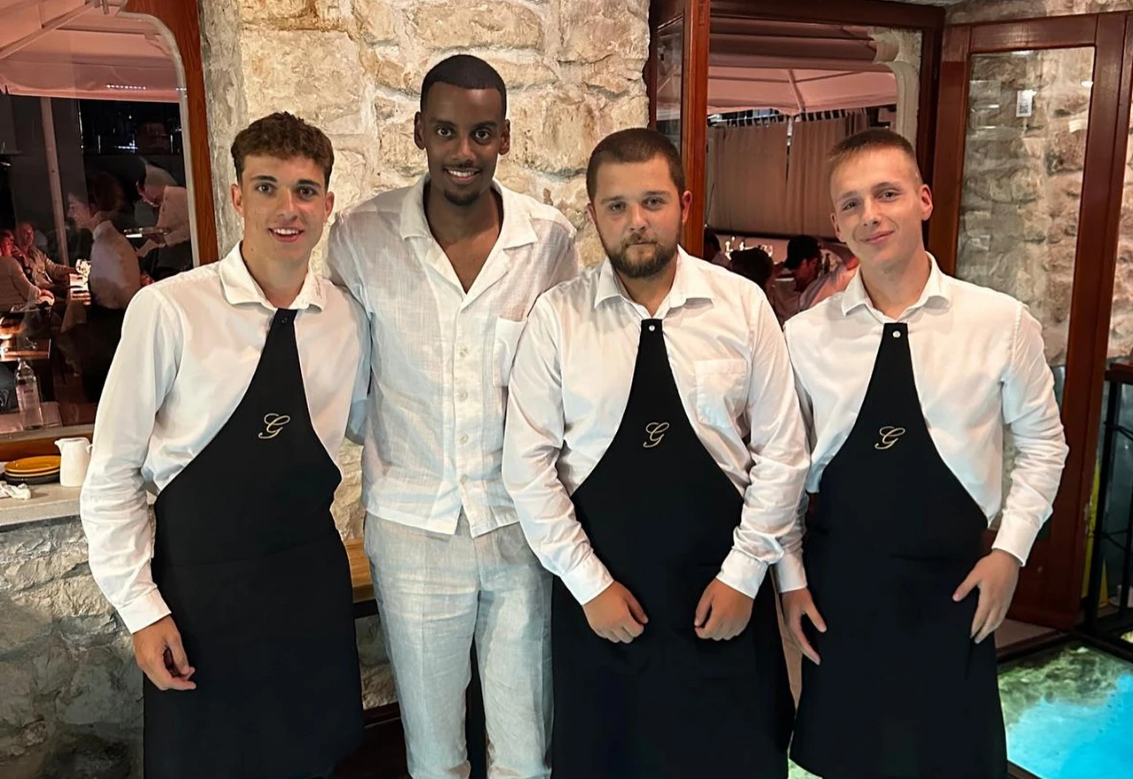 Alexander Isak uživao na Hvaru, Newcastle za njega traži 180 milijuna eura